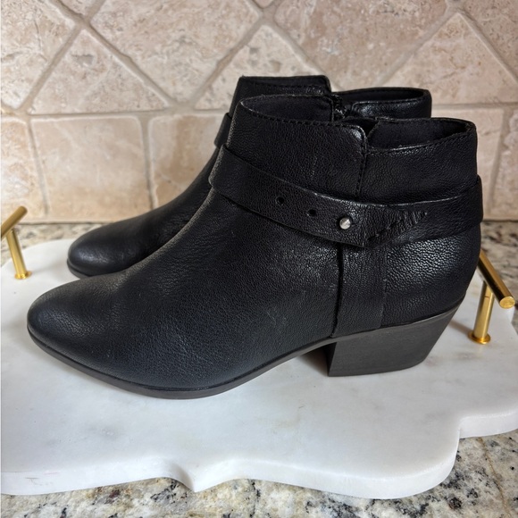 Clarks Women's Size 6 1/2 Boylan Dawn Black Leather SoftCushion Ankle Booties - Picture 5 of 13